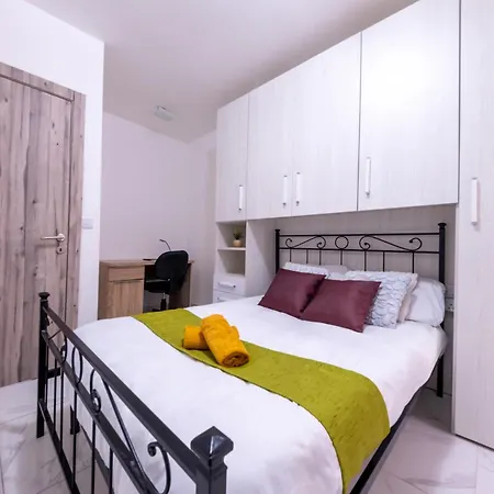 Swieqi Next To Paceville Nightlife And Perfect For Groups Is-Swieqi