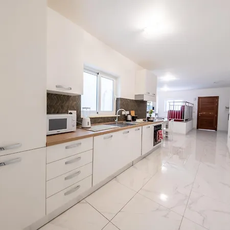Swieqi Next To Paceville Nightlife And Perfect For Groups شقة *